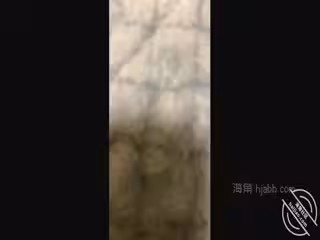 ✿綠意盎然✿趁大哥出差不在家讓嫂子穿上情趣制服肏得嫂子淫水直流求饒邊艹邊擠出鮮甜的奶汁小聲點別讓鄰家聽到第02集