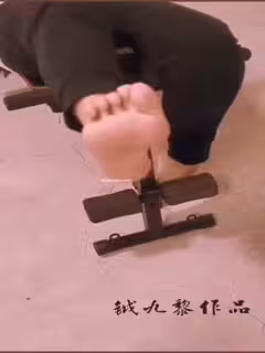 《稀缺極品⭐震撼狠貨》SM界天花板王者級玩家重度性虐大神【鉞九黎】暴虐母狗女奴各種酷刑牛逼到在宮頸上打環第01集