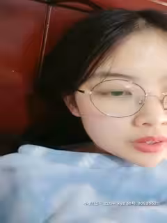 迷人的小少婦每周一啪，讓大哥揉著奶子脫了胸罩露臉口口大雞巴，讓大哥帶上套子各種抽插後入直接干射叫聲騷第07集
