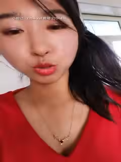 茂密欲女真騷逼里塞著跳彈還玩AV棒，腦袋上帶個內褲當口罩真有創意，聽狼友指揮揉捏騷奶子玩弄騷逼特寫第03集