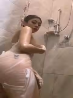 高顏值小美女，魔鬼身材性感肥臀豐滿的胸，搓個澡也要發騷，太騷了第01集