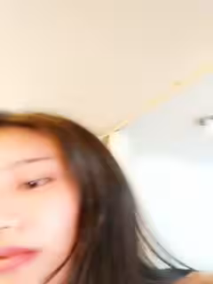 顏值不錯非常騷眼鏡妹子大尺度秀 椅子上玩擴陰器尿尿玻璃棒抽插
