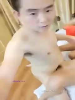 上次把背著男友出來援交的性感氣質美女乾爽後,她又帶著美女閨蜜一起來雙飛體驗大屌,2美女敞開腿等著插入.國語!第03集