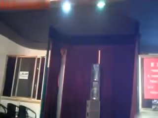 天堂香艷表演妹子顏值身材都不錯表演大膽放得開上面拉的橫幅有點諷刺第02集