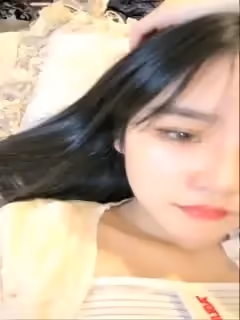 高顏值甜美萌妹子露奶自摸誘惑沙發退下內褲翹著屁股自摸逼逼非常誘人很是誘惑喜歡不要錯過第01集