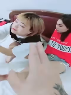 還在上技校的2對年輕情侶暑假賺外快學人搞直播,各自帶著漂亮女友輪流交換啪啪,操了2個多小時,逼都要干腫.國語!第04集