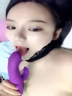 顏值高身材高美女主播收費直播大秀無毛粉穴自慰插穴淫水濕潤十分誘人第02集