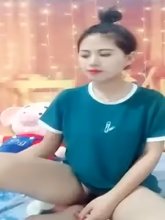 丸子頭漂亮美女主播尺度小秀奶子形狀很漂亮揉奶搜首弄姿很是誘人第03集