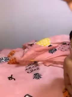 年輕漂亮身材苗條嫩妹主播和炮友雙人啪啪秀口自慰啪啪很是誘人第02集