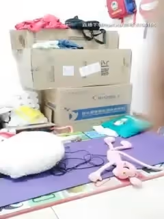 迷人的少婦露臉鏡頭前的誘惑，大黑牛加跳彈蹂躪無毛騷騷呻吟，騷騷真性感表情很銷魂，玩到自己高潮抽搐第01集
