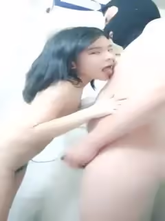 新來的少婦是真猛啊露臉先在浴室伺候大哥洗一洗，深喉口口大雞巴主動上位，多體位抽插爆草浪叫，精液洗臉第01集