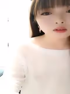 顏值不錯的小美女一個人在家怎麼受得住，全程露臉直播奶子很圓很正，道具自慰呻吟浪叫第01集