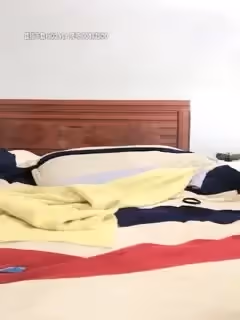 顏值不錯短髮妹子跳蛋自慰開襠肉絲翹屁股拉扯跳蛋擺弄各種姿勢掰穴特寫非常誘人第06集