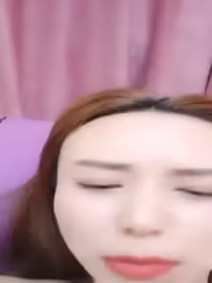 絲襪人妻就是騷全程露臉勾引小哥自慰，被小哥摳逼玩耍，雞巴真大小嘴放不下，主動上位求草第02集