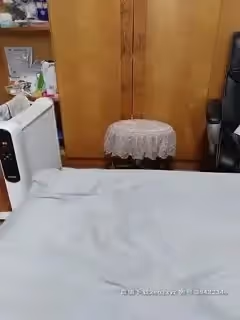 黑絲居家小少婦露臉白襯衣看著真騷，按摩棒摩擦騷逼自慰迷離的雙眼，放蕩的叫聲第04集