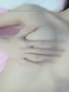 高顏值苗條身材嫩妹全裸自摸誘惑，毛毛濃密廁所尿尿掰穴特寫，很是誘惑喜歡不要錯過第05集