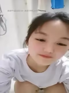 高顏值嫩妹子【少女鈺兒】洗完澡道具自慰，振動棒插入粉穴呻吟嬌喘誘人，很是誘惑喜歡不要錯過第01集