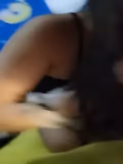 非常可愛的妹子情趣女僕裝扮，露臉黑絲開檔道具小黃瓜自慰騷逼呻吟，跳彈摩擦第05集