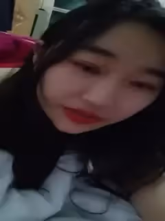 被窩裡的漂亮女人全程露臉直播，只要錢到位立馬起來騷，大奶子小屁股真帶勁第02集