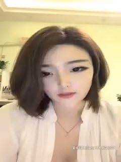 【小蝴蝶】高顏值短髮妹子露逼誘惑，用鏡子照逼特寫手指扣入自慰，很是誘惑喜歡不要錯過第04集
