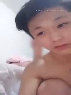 0後嫩妹和小男友啪啪大秀，跳蛋塞逼震動口口上位騎乘抽插浴室洗澡，很是誘惑喜歡不要錯過第01集