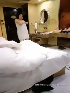 騷女【西施姐姐】兩女一男和炮友啪啪，口口上位騎乘大力猛操呻吟嬌喘，很是誘惑喜歡不要錯過第09集