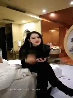 騷女【西施姐姐】兩女一男和炮友啪啪，口口上位騎乘大力猛操呻吟嬌喘，很是誘惑喜歡不要錯過第10集