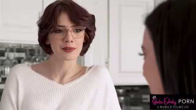GirlsOnlyPorn-一旦回到學校我就變成了蕩婦