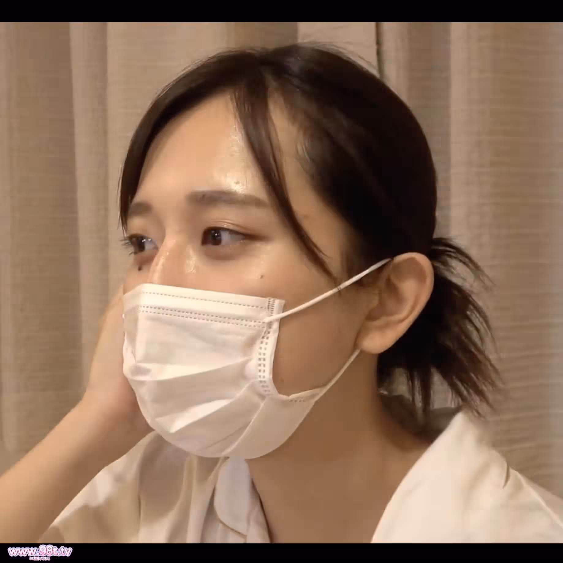 FC2PPV-4714782-【無】近所のカフェで動いている美女に一目惚れ １年間通