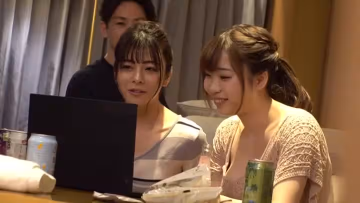 短髮美女近期下海！外表甜美騷的很！掏出黃瓜自慰磨蹭騷逼插入淫水流出呻吟不斷A new