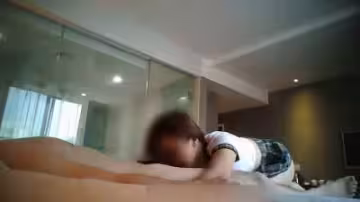 制服誘惑下的浪叫聲高潮迭起，一波接一波！