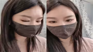 黑絲苗條妹子淫聲浪語撩騷互動，上位騎乘假陽具激情操弄！