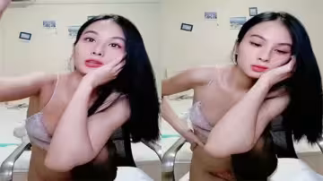 苗條貧乳黑絲痴女左右開弓口爆深喉，3P激戰玩到失神
