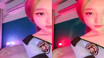 黑絲苗條美乳騷妹淫聲浪語挑逗互動，近拍掰穴玩弄粉嫩蜜穴道具