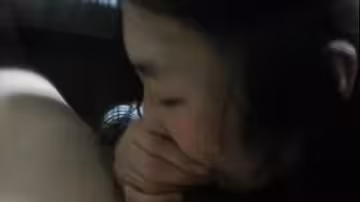 偷情時被情人狂操，他問：別的男人乾得爽還是我？她羞紅臉答：當然是你...