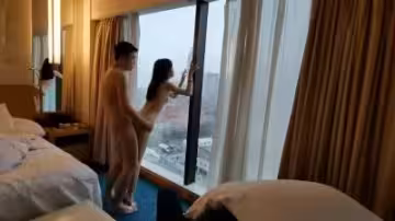 【偷窺視角】黃昏窗前激情交歡，嬌喘連連路人看硬了！