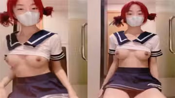 紅髮制服巨乳尤物淫語挑逗互動！揉奶扣穴道具自慰，浪叫不斷高潮噴水！