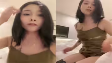 黑絲騷貨淫聲浪語瘋狂挑逗，揉奶吃雞道具自慰高潮噴水連連