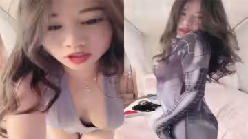 饑渴爆乳人妻深夜慾火難燒 自慰到淫水狂流