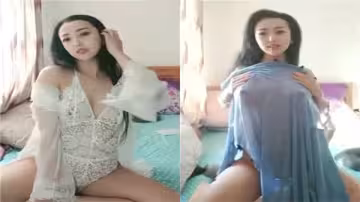 極品顏值女神蜜桃姐收費直播大秀，跳蛋自慰高潮潮噴，淫水四濺噴不停！