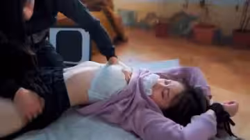 清純少女被尾行迷奸！變態男下藥侵犯無套內射全記錄