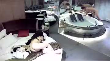 精品酒店偷拍實錄：富二代狂享絕色美女的銷魂之夜