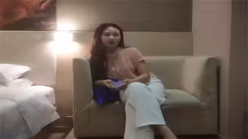 教父探花：高清激情拍攝，高端外圍女神性感騷浪玩不停