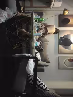 這次約到了一對顏值夫妻，女主身材和容貌都是極品，先是玩夫妻情趣遊戲，玩遊戲輸了，看著對方老公的大雞巴