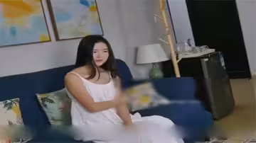 學生妹約拍裸照 乖乖讓攝影師揉胸摸穴
