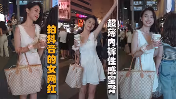 裙底春光乍泄高顏值笑容甜美拍抖音的女網紅超薄內褲性感蜜臀裂縫正面黑森林還教觀眾刷禮物