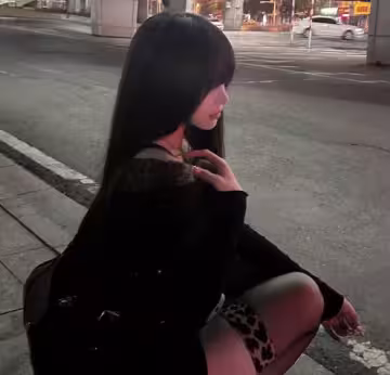 海角社區.痴漢尾隨美女強操至高潮後竟被她老公發現暴打