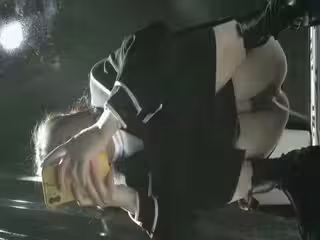 偷拍天下美逼偷拍如廁連體褲美少女上廁所奶子都露出來
