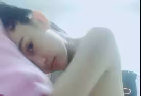 嫩妹子洗澡出來漏逼小秀_逼逼毛毛比較多很是誘惑不要錯過.
