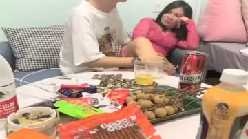 排骨小哥網約肥臀妹子在家小酌酒過三巡趁機硬上